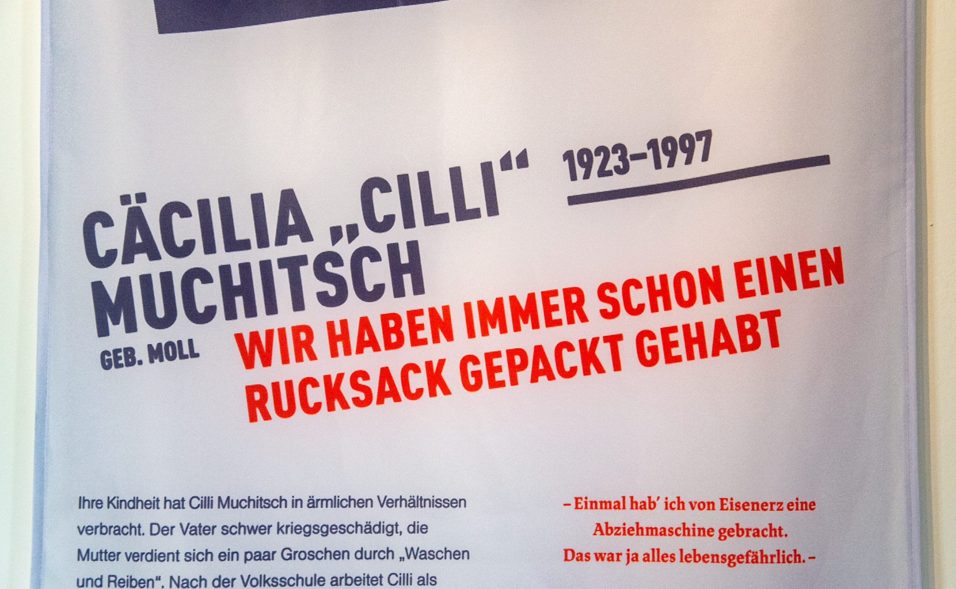 Ausstellung „Streiflichter. Geschichten von Kommunistinnen in der Steiermark“: Austellungsgrafik von look! design für den KPÖ Bildungsverein Graz