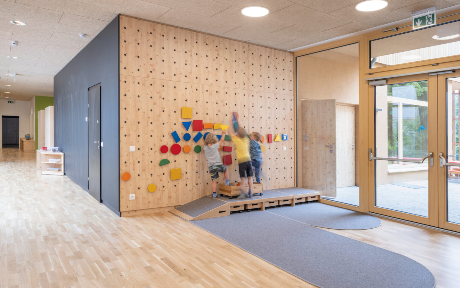 Kindergarten St. Josef: Interior Design und grafische Ebene | look! design