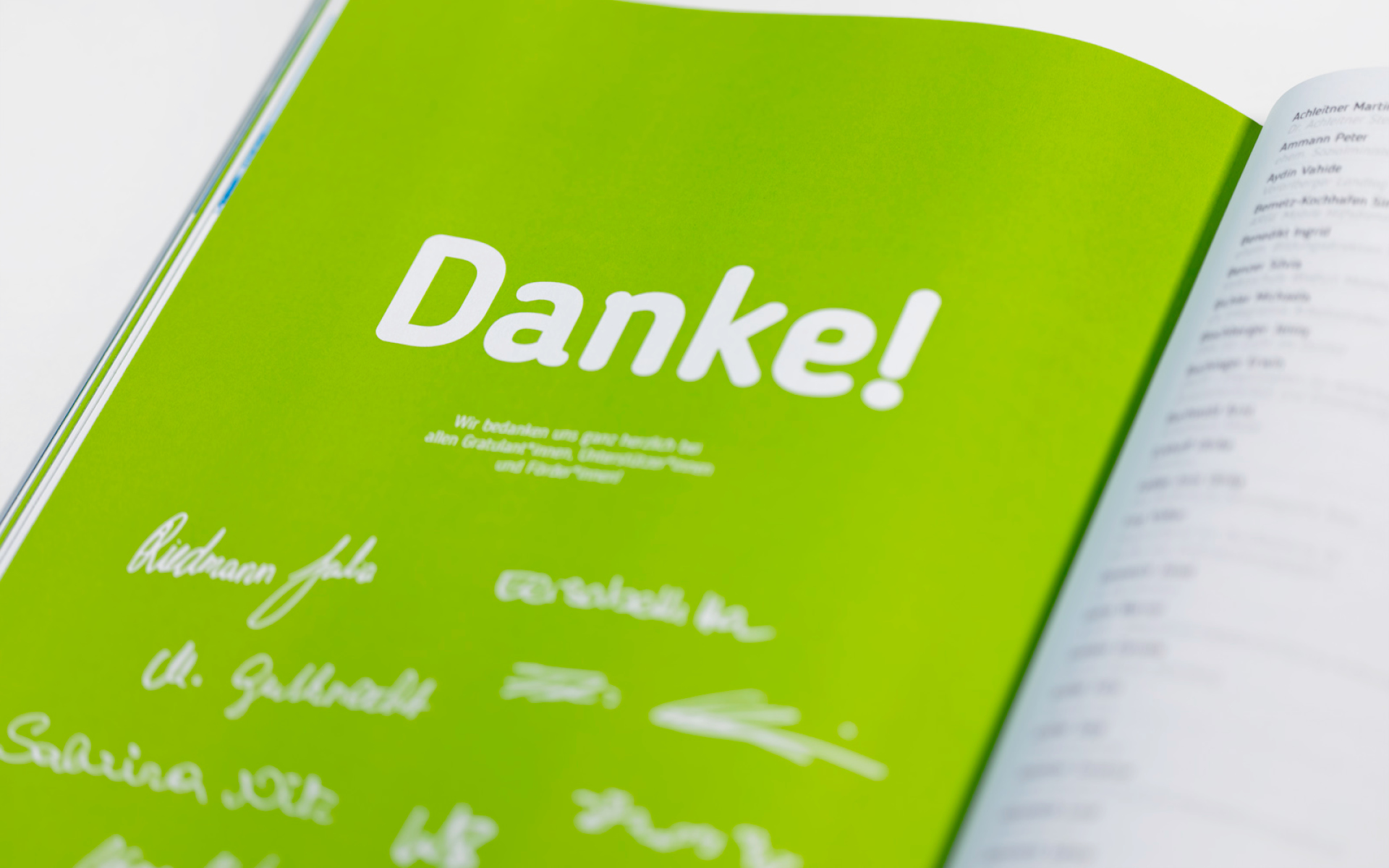 Gratulationsbuch für die Servicestelle Persönliche Assistenz Vorarlberg von er Designagentur look! design