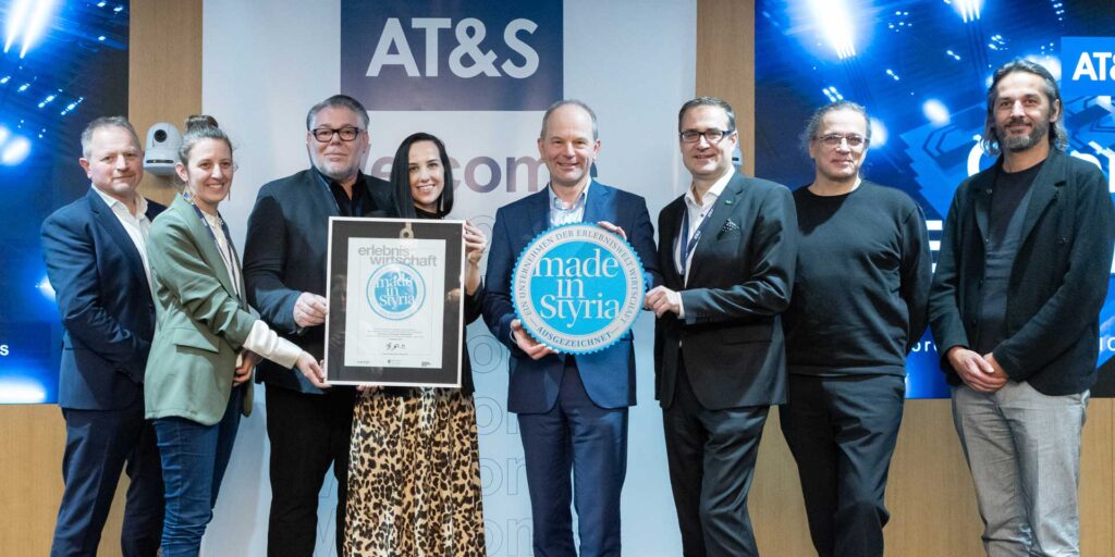 v.l.n.r.: Gerald Reischl (AT&S), Stefanie Schöffmann (look! design), Eberhard Schrempf (CIS), Mirjam Leitner und Andreas Gerstenmayer (AT&S), Christoph Ludwig (SFG), Gerfried Stocker und Peter Freudling (Ars Electronica Futurelab) – Foto: GEOPHO