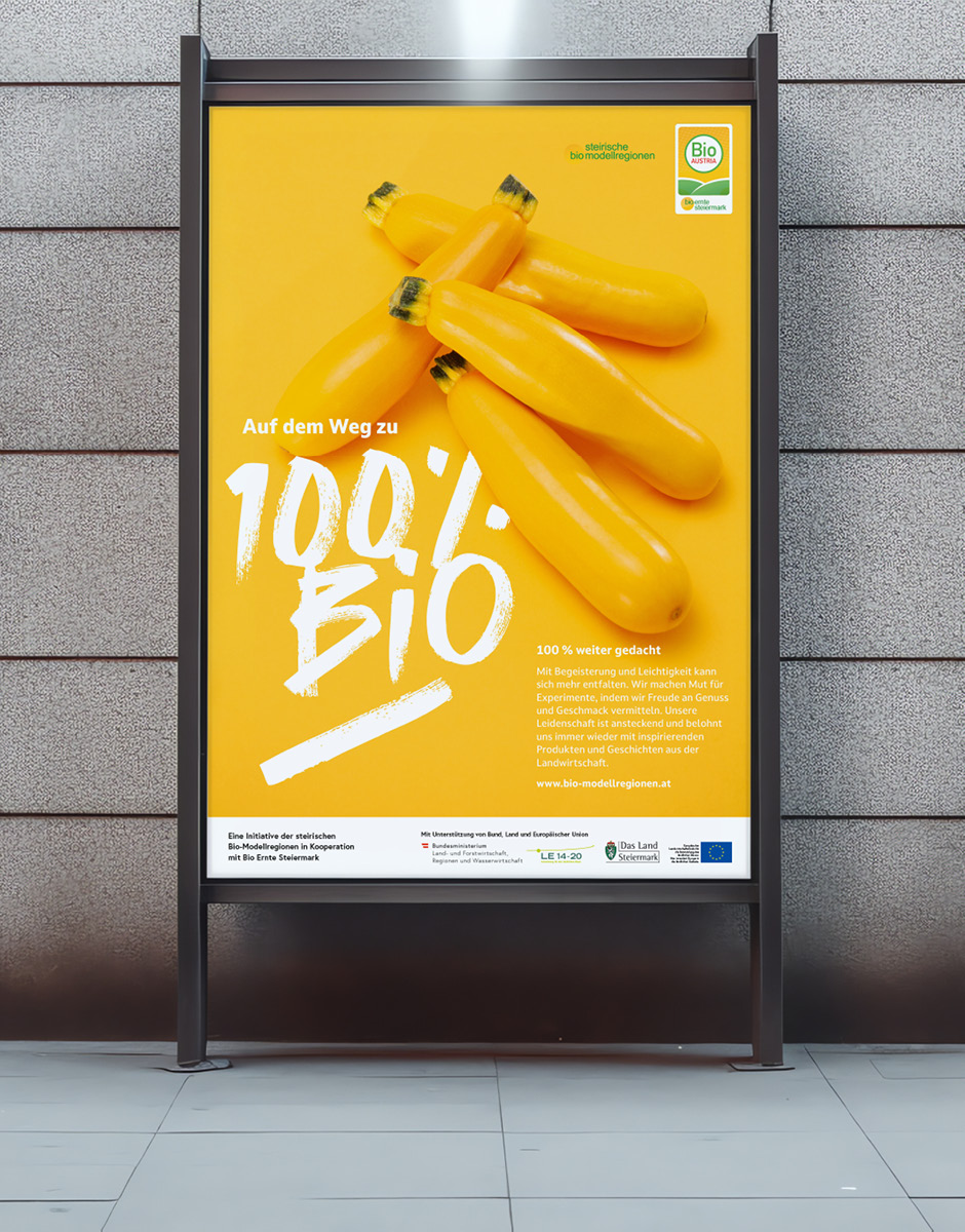 City Light Postert mit Zucchinis für die Kampagne "Auf dem Weg zu 100% Bio"