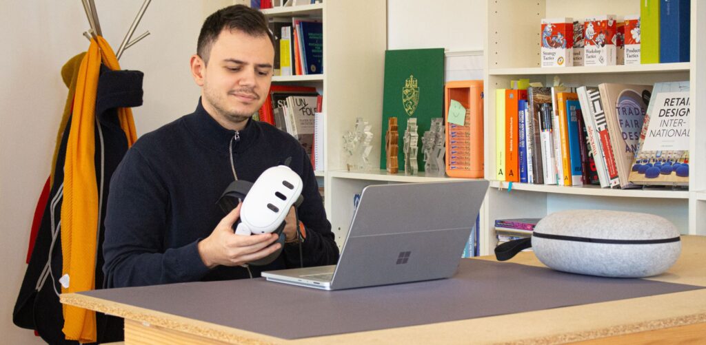 Basem, Designer und XR-Experte bei look! design, spricht über die Anwendung von Extended Reality in Ausstellungen und der Raumgestaltung.