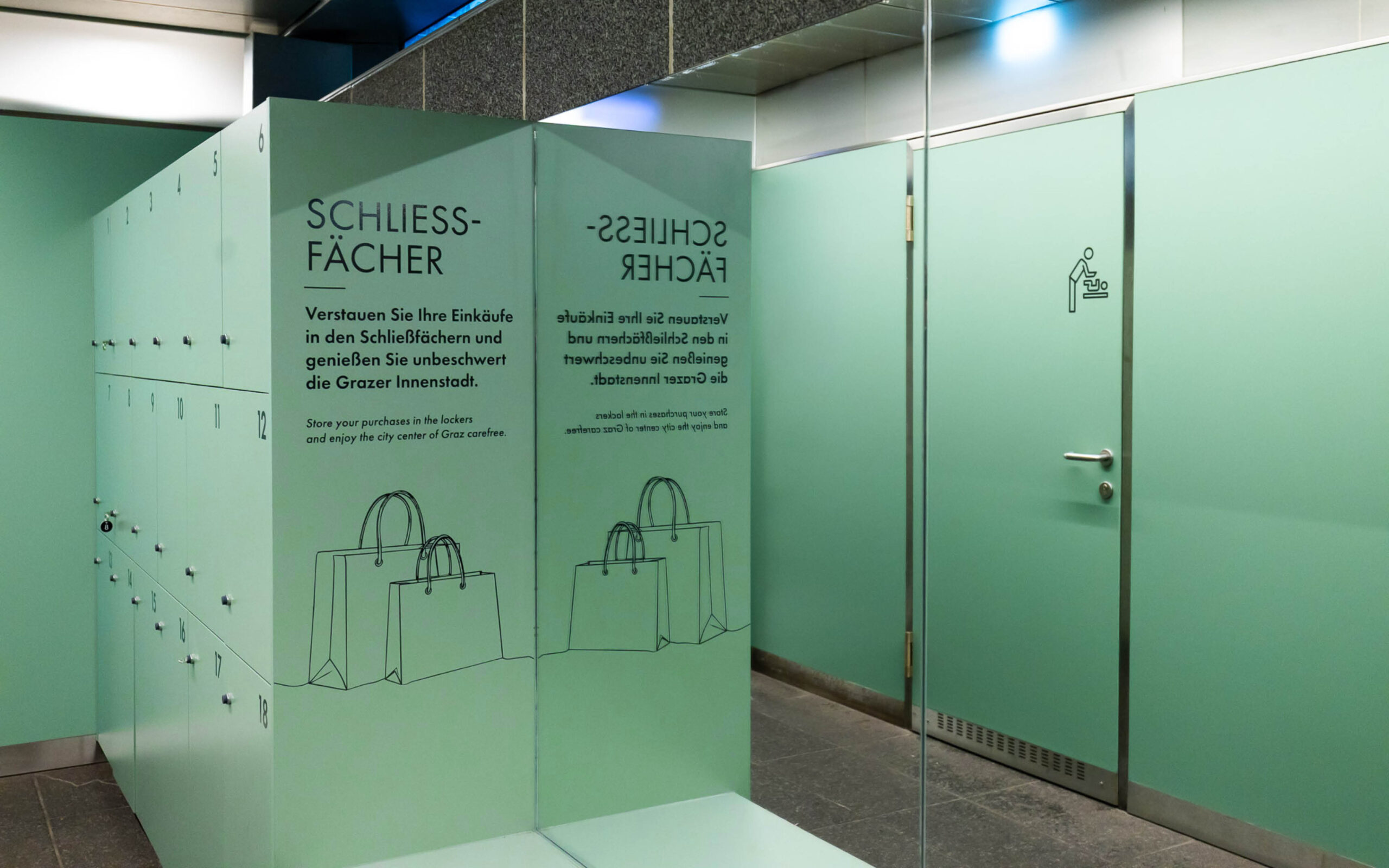 Hauptplatz-WC, Vorraum mit Schließfächern