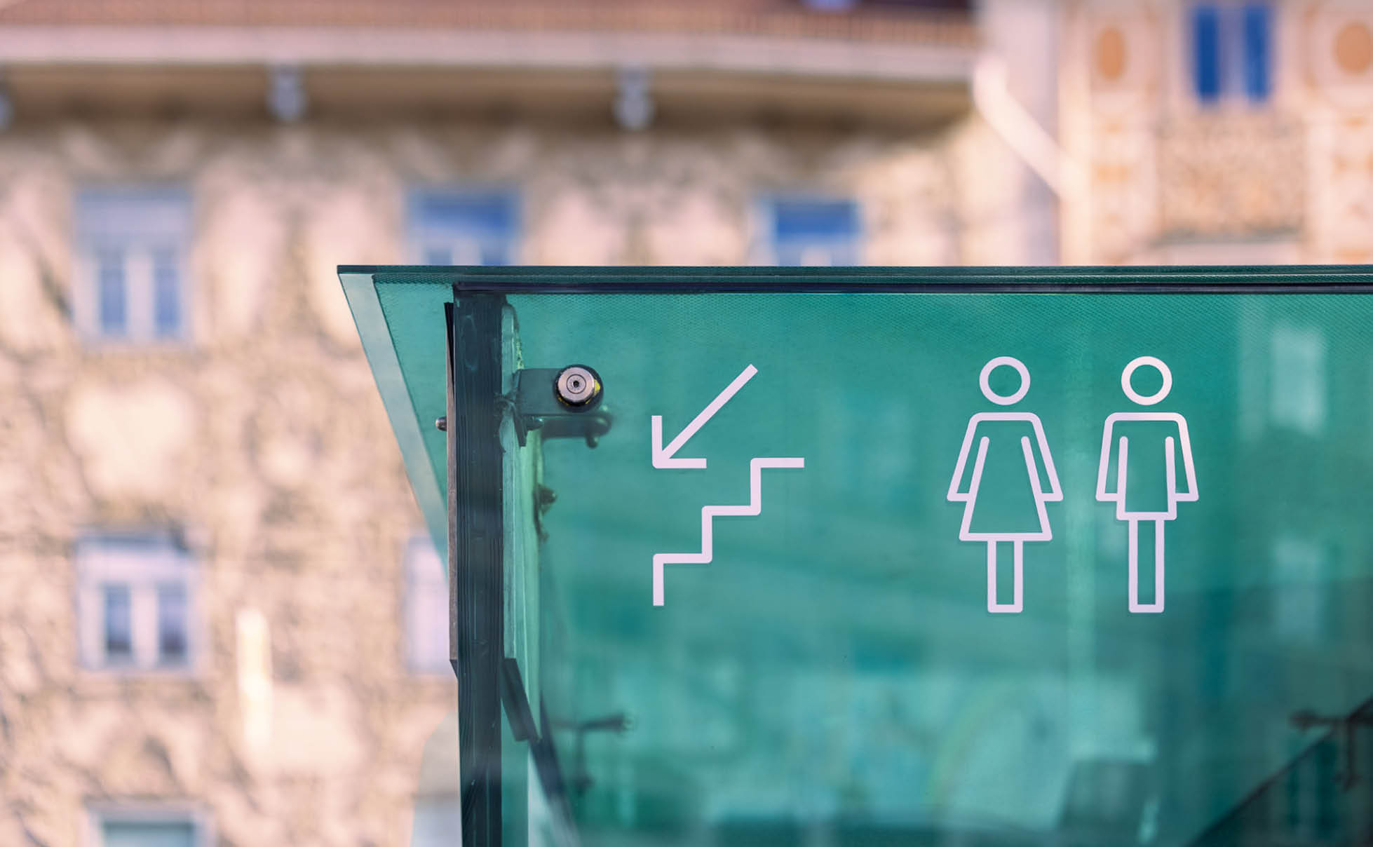 Hauptplatz-WC, Beschriftung Zugang über Treppe