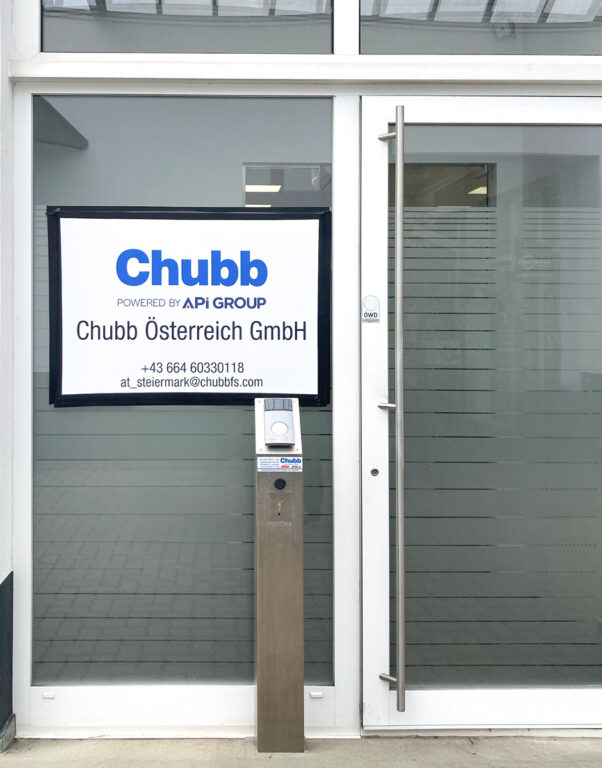 Chubb Österreich – Tür-Folierung mit Logo vor der Überarbeitung