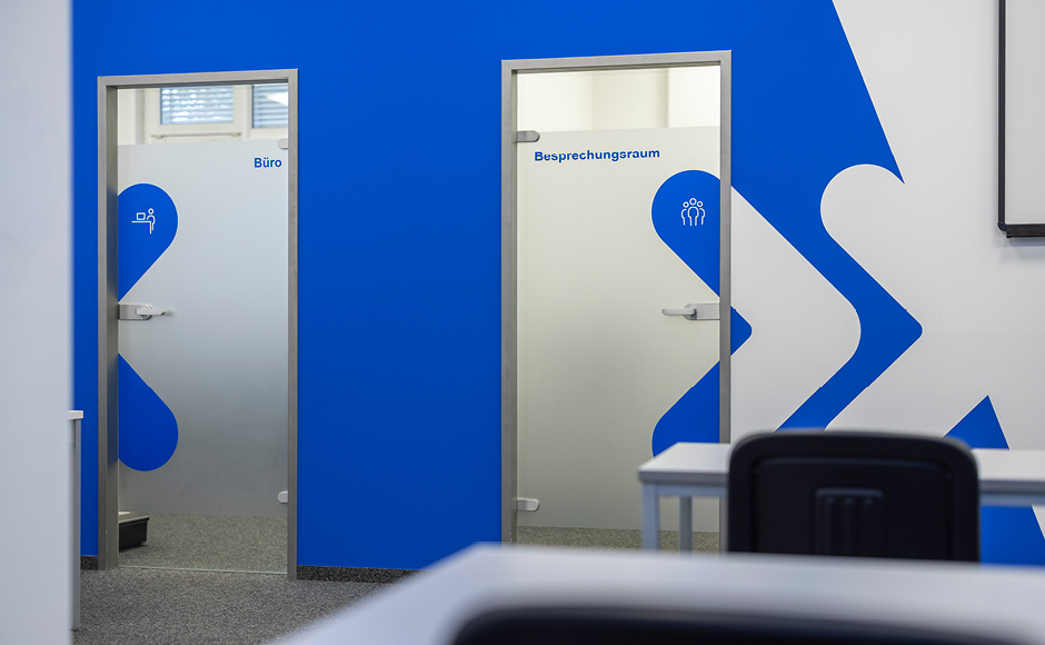 Chubb Österreich – folierte Türen zu Büro und Besprechungsraum