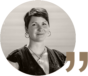 Porträt-Foto von Karina Sturm, Journalistin, Mitglied AbilityWatch e. V.