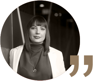 Porträt von Katharina Gutschi, Administration Assistant bei ADB SAFEGATE