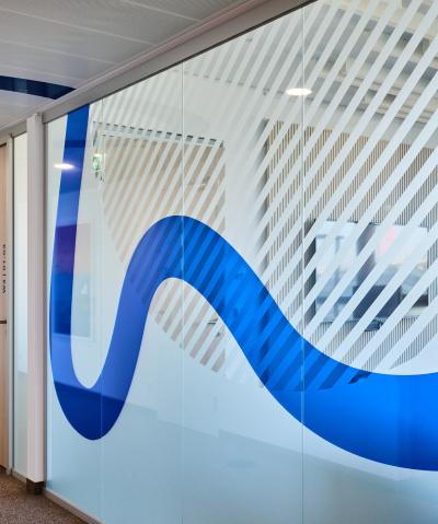 „Blaues Band“ als leitendes Element im neuen aws Office